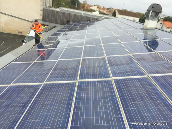 Nettoyage manuel des panneaux solaires